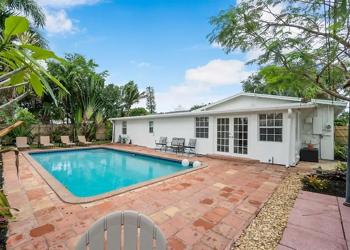 Chic Coastal - Heated Pool Per Request, Near Pga & Everything!