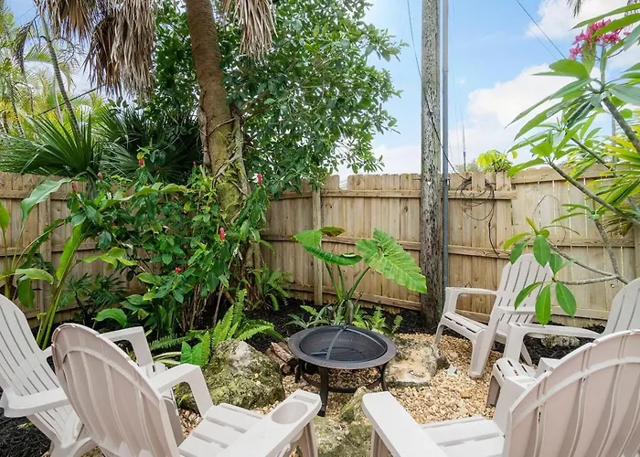 Chic Coastal - Heated Pool Per Request, Near Pga & Everything!