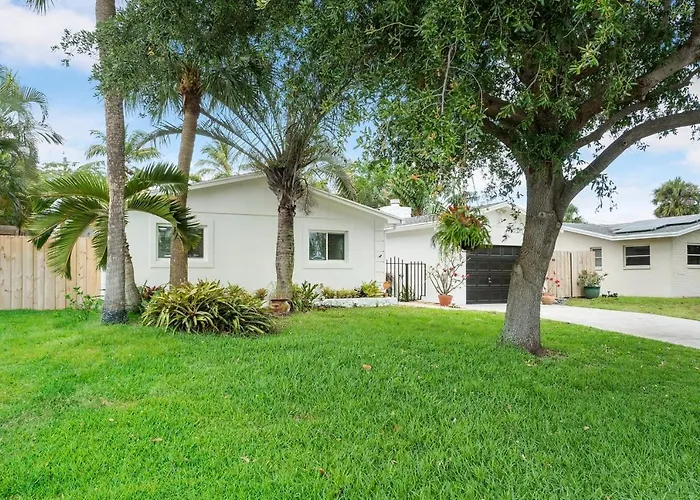 Chic Coastal - Heated Pool Per Request, Near Pga & Everything!