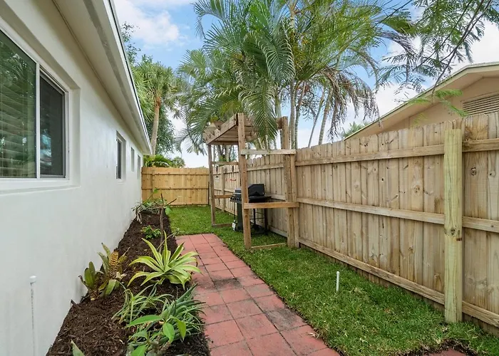 Chic Coastal - Heated Pool Per Request, Near Pga & Everything!