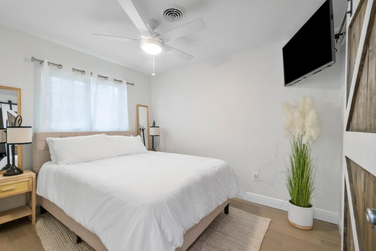 Holiday home Chic Coastal - Heated Pool Per Request, Near Pga & Everything! *